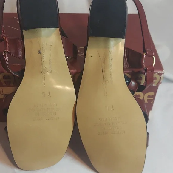 Etienne Aigner Sandal - Picture 6 of 6